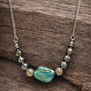 Stunning turquoise shell necklace!